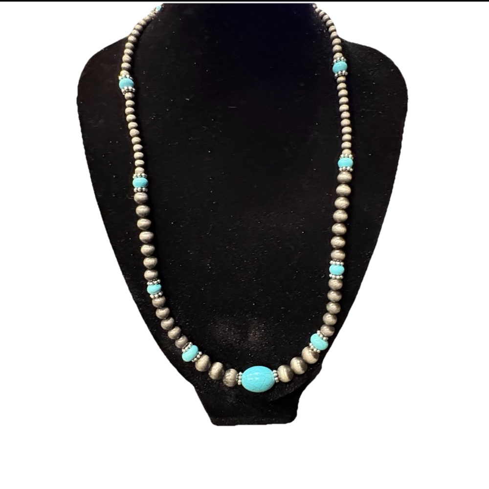 🧨🧨SALE🧨🧨Western Silver and Blue Beaded Necklace